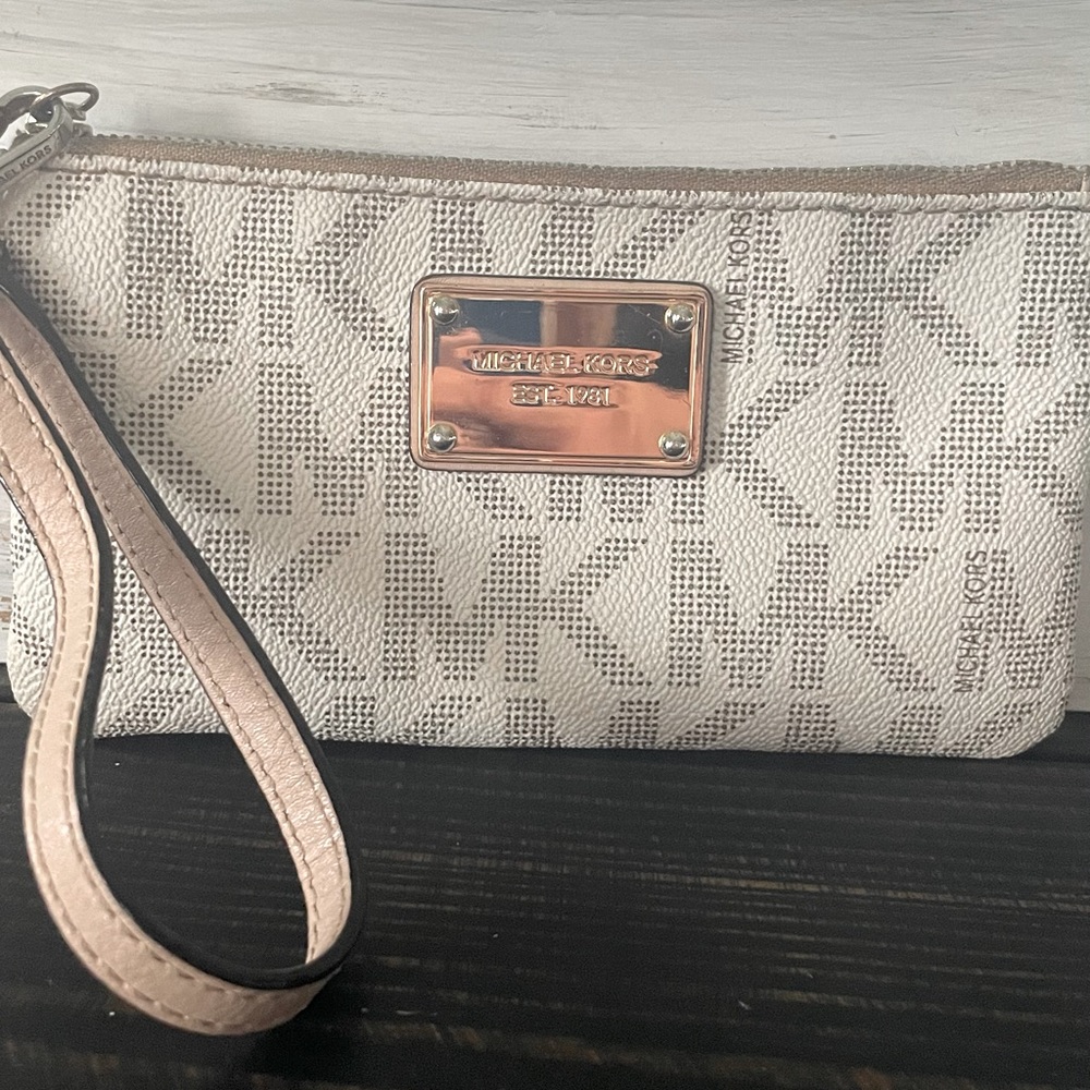 Michael Kor wristlet